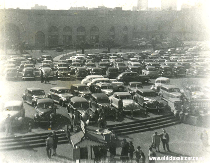 An American car park in the 1930s