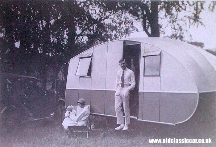 An old caravan from the 1930s