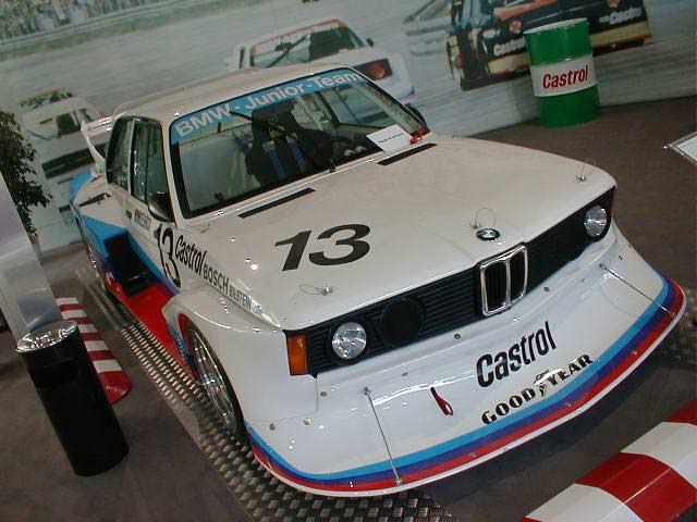 BMW 320i touring car photograph